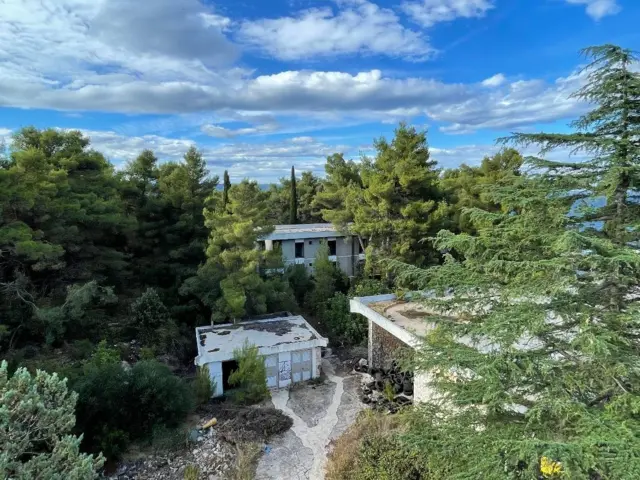 Разрушен хотел на обали Јадранског мора