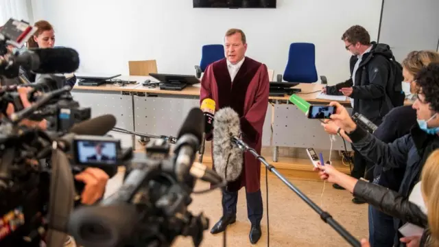 Журналисты и прокурор