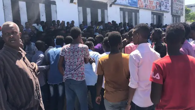 Ardayda ka banaan baxaysay ku celinta imtixaankodii dhexda u marayay