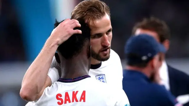 हैरी केन और साका