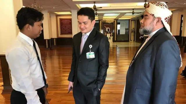 ยื่นหนังสือค้านเก้บข้อมูลมุสลิม