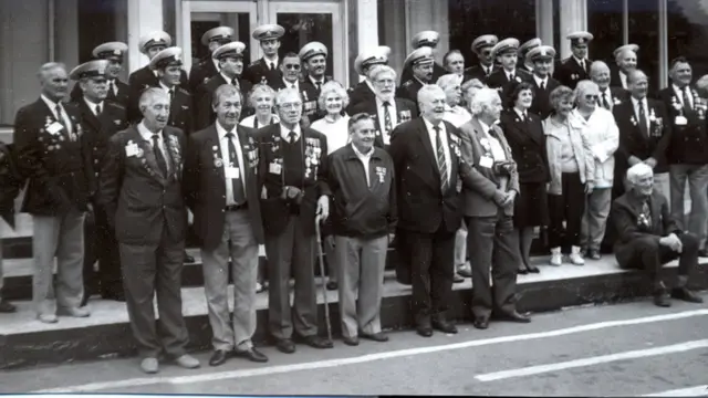 Veteranы Arktičeskih konvoev vo vremя pervogo vizita v Arhangelьsk v 1991 godu