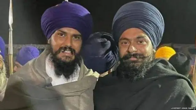 अमृतपाल सिंह के साथ लवप्रीत सिंह तूफान की एक पुरानी तस्वीर