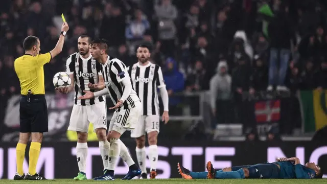 Aláàkóso ìfẹsẹ̀wọnsẹ̀ náà sì tún lé atamátàsé ikọ Juventus, Paulo Dybala jáde