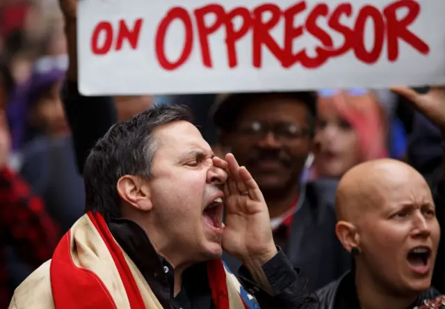 டிரமபிற்கு எதிராக ஆர்ப்பாட்டம்