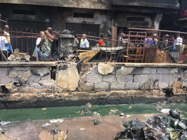 Pipo gada for front of markt wey burn