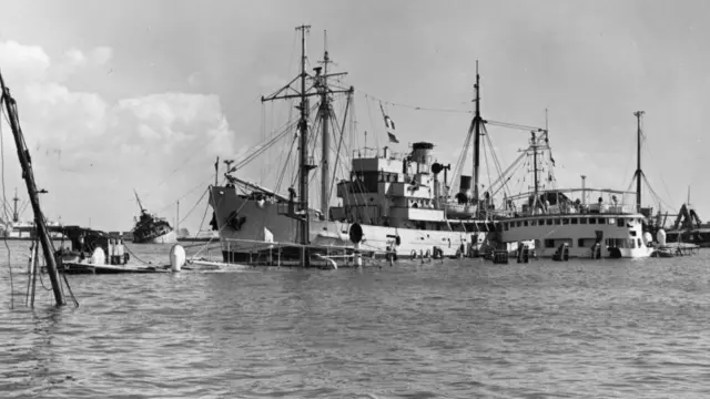 যুদ্ধের সময় ডুবে যাওয়া জাহাজের কারণে বন্ধ হয়ে যায় সুয়েজ খাল