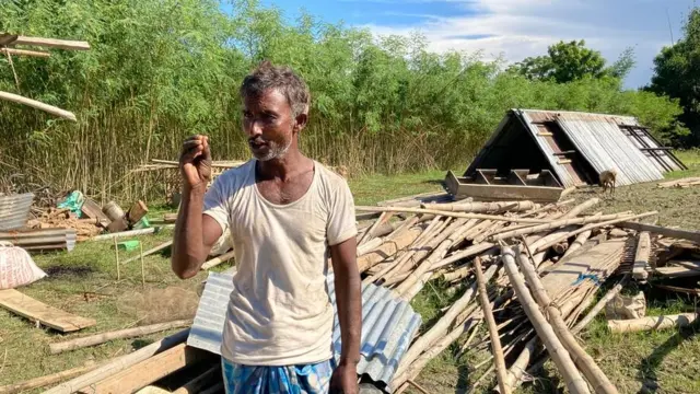 ধলপুরের ঘরবাড়ি হারানো এক বাসিন্দা