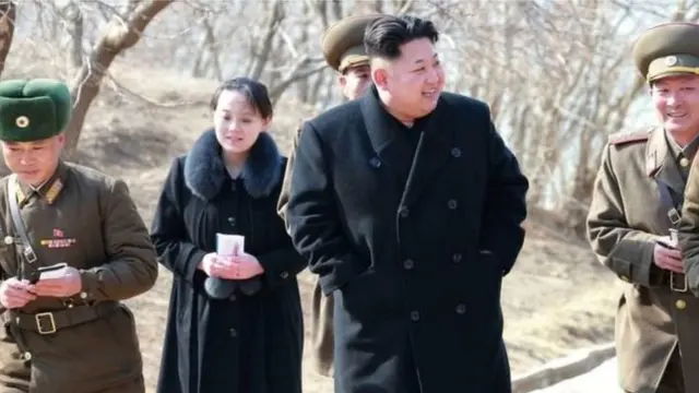 கிம் ஜாங் உன் (2015-இல் எடுக்கப்பட்ட படம்)