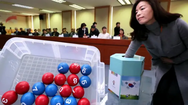 카투사 선발은 사진과 같이 병무청에서 난수 추첨으로 이뤄진다