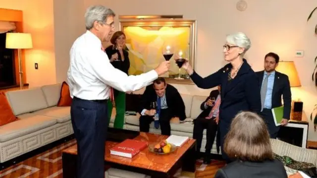 وندی شرمن در مراسم خداحافظی از وزارت خارجه