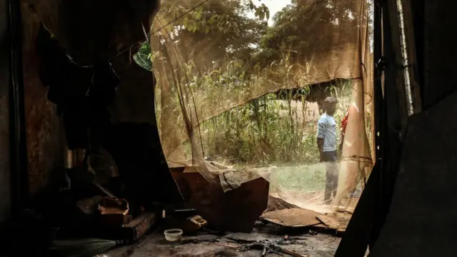 Un hangar dans le camp militaire Beal.