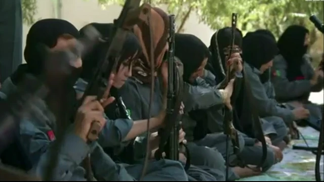 زنان پلیس افغانستان در حال آموزش