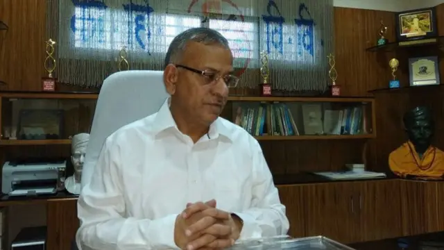 துணை வேந்தர் கிரிஷ் சந்திர திரிபாதி