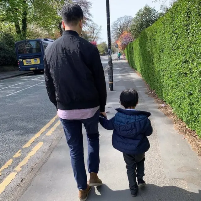 샌더는 영국에서 새출발하는 것이 큰 도전이라고 말한다