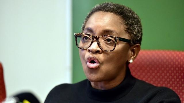La ministre sud-africaine des Femmes, Bathabile Dlamini, considère l'expulsion des étudiantes comme des "violences graves basées sur le sexe".