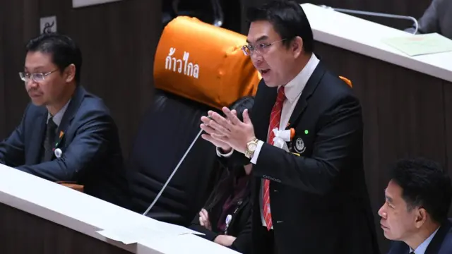 วิโรจน์ ลักขณาอดิศร ส.ส. ก้าวไกล