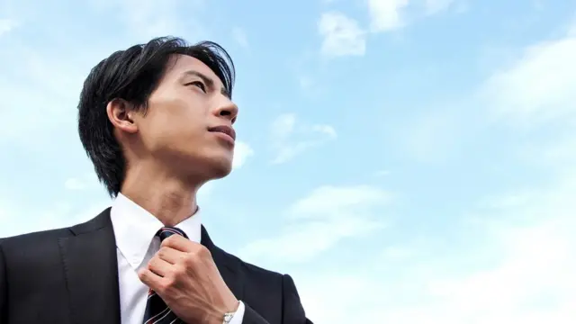 আগে দর্শনধারী, তারপর গুণ বিচারি