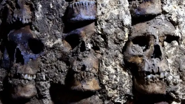 மண்டை ஓடுகள் கோபுரம்