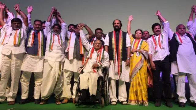 కాంగ్రెస్ నాయకులతో రేవంత్‌రెడ్డి