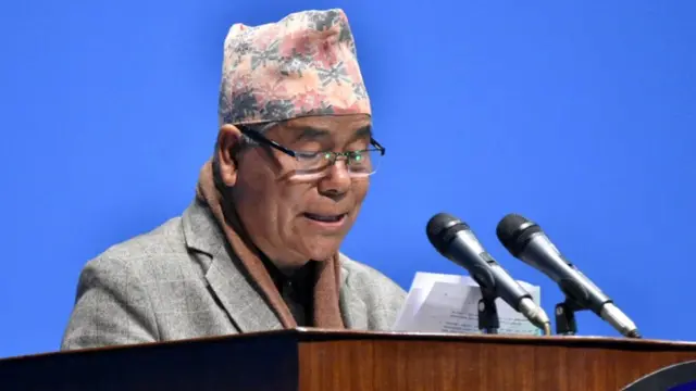 जबराविरुद्ध महाभियोग प्रस्ताव पेस गर्दै माओवादी प्रमुख सचेतक देव गुरुङ