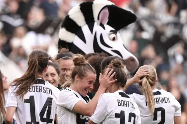 फ़ुटबॉल