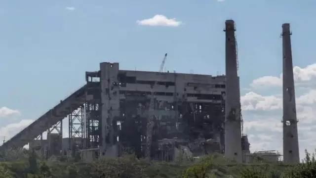ซากปรักหักพังของโรงงานเหล็กกล้าแอซอฟสตาล หลังถูกโจมตีมานานกว่าสองเดือน