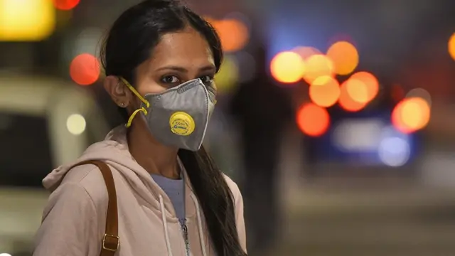 கொரோனா வைரஸ்: 12 பில்லியன் டாலர், 54 ஆயிரம் இரான் கைதிகள் - 10 தகவல்கள்