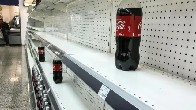 Полиці магазину