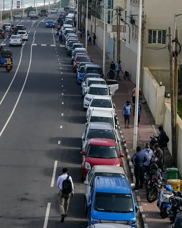 இலங்கை நெருக்கடி