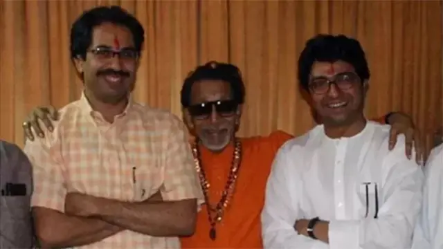 बाल ठाकरे के साथ उद्धव और राज ठाकरे