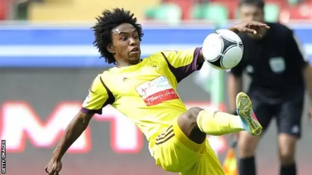 Kiungo wa kati wa Chelsea Mbrazil Willian, mwenye umri wa miaka 30, anakaribia kabisa kusaini mikataba miwili ya kubakia katika Stamford Bridge