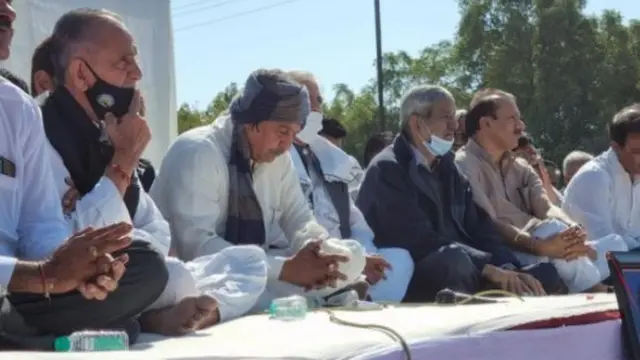 કથિત પોલીસ અત્યાચારના વિરોધમાં મુંદ્રામાં સભા ભરાઈ હતી.