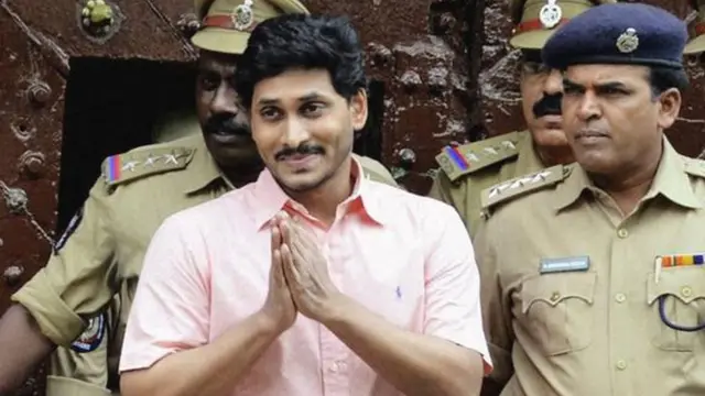 జైలు నుంచి బయటకు వస్తున్న వైఎస్ జగన్