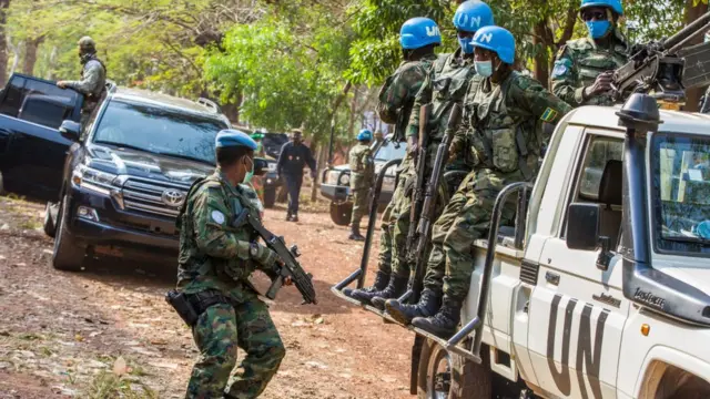 Des soldats Rwandais de la Minusca, déployés dimanche pour sécuriser le vote dans la capitale centrafricaine