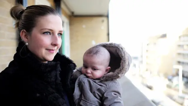 ਫ੍ਰੈਂਸਿਕਾ ਕੂਕ ਆਪਣੇ ਬੇਟੇ ਨਾਲ।