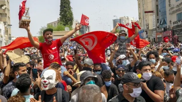 ထောင်ပေါင်းများစွာသောသူတွေ တနင်္ဂနွေနေ့က လမ်းပေါ်ထွက် ဆန္ဒပြ