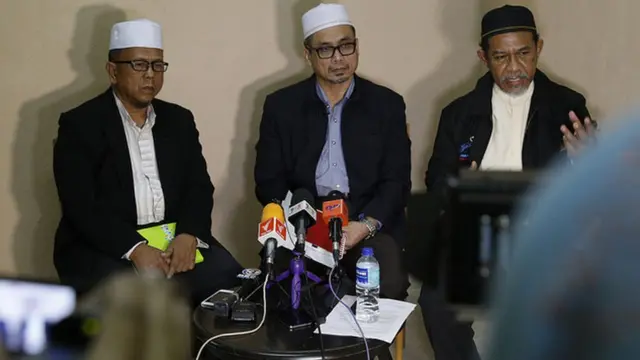 อาหามัด ชูโว, สุกรี ฮารี, อาบูฮาฟิส อันฮากิม (จากซ้ายไปขวา)