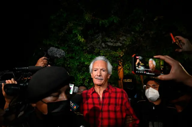 El periodista José Zamora captado por la prensa luego de ser detenido por las autoridades del país centroamericano.
