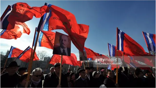 СССР ыдырап, Кыргызстан эгемендүүлүк алганда демократиялык багытты тандаган