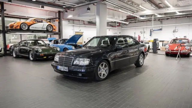 سدان اسپرت بنز در کارخانه پورشه تولید میشد