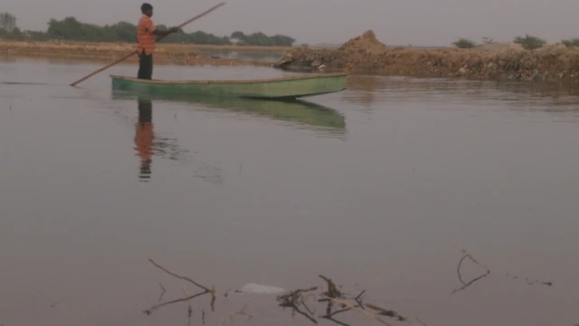 કયાંક સહેજ દેખાય છે પાણી