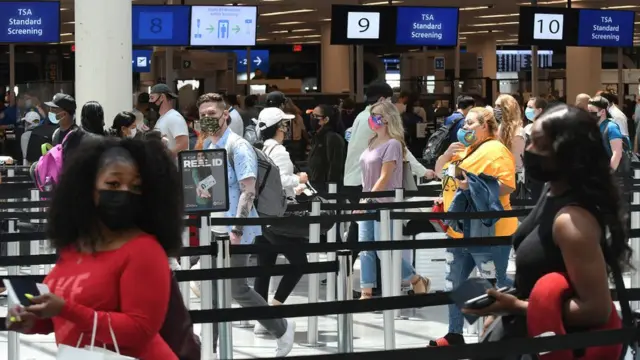 Pasajeros en el aeropuerto de Orlando