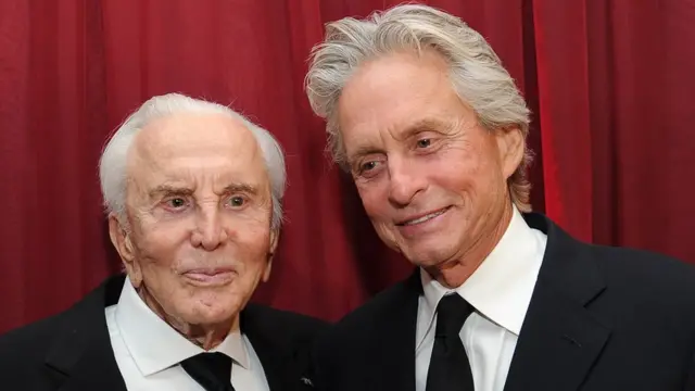 Kirk Douglas na nwa ya bụ Michael Douglas