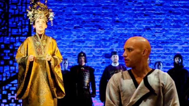 2012年11月至2013年3月，英国皇家莎士比亚剧团（RSC）上演《赵氏孤儿》。
