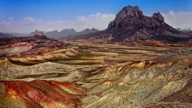 تحكي الأسطورة أن سفينة نوح اصطدمت بقمة جبل الأفاعي "إيلانداغ"، وأحدثت شقا لا يزال واضحا اليوم