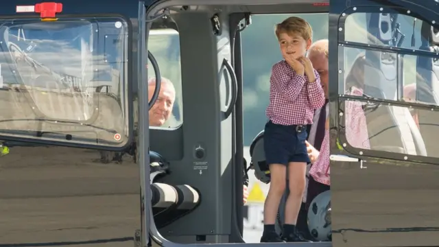 принц Джордж на вертолете
