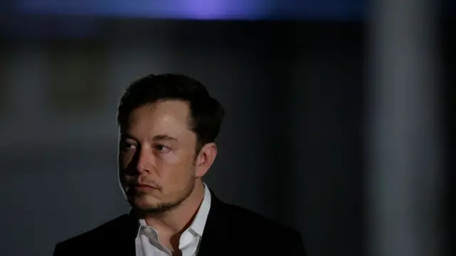 با وجود استعفا از هیئت مدیره, ایلان ماسک مدیرعامل شرکت باقی خواهد ماند