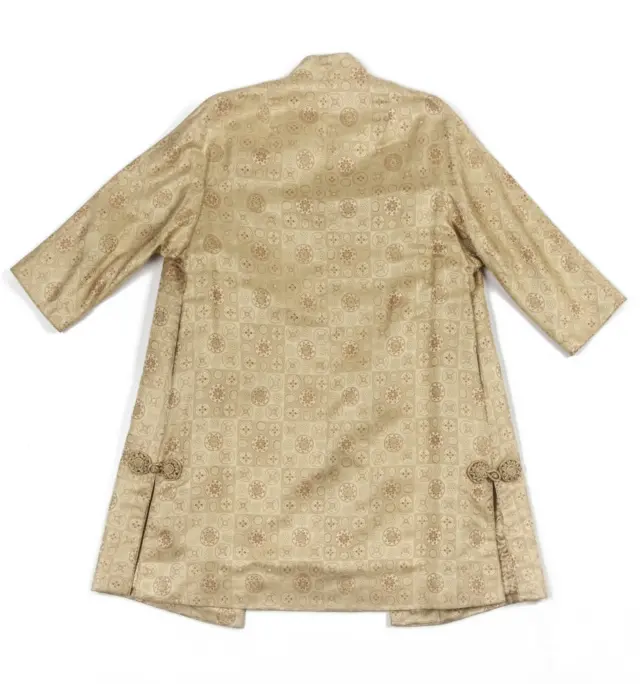 เสื้อสีทอง ฉลองพระองค์ของรัชกาลที่ 9