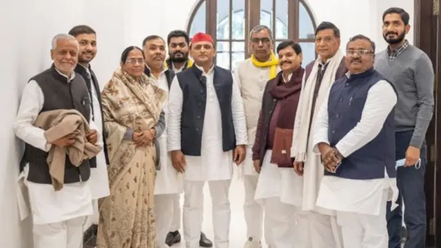 अखिलेश यादव